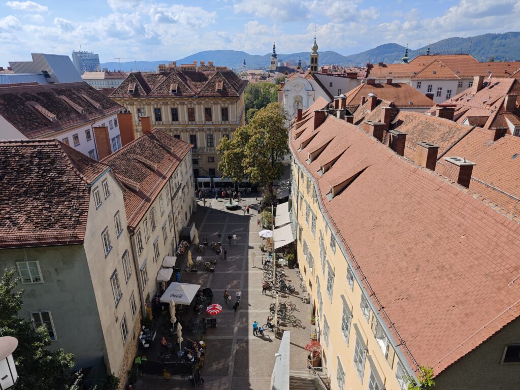 Blick von der Schlossbergstiege auf den Schlossbergplatz