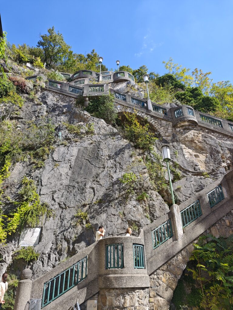 Die Schlossbergstiege direkt am Schlossberg