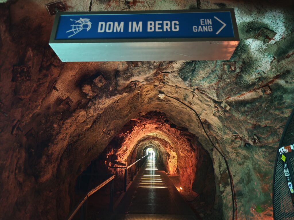 Zugang zum Dom im Berg 