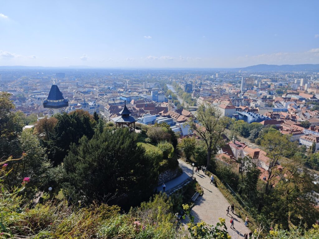 Blick über den Grazer Schlossberg auf Graz