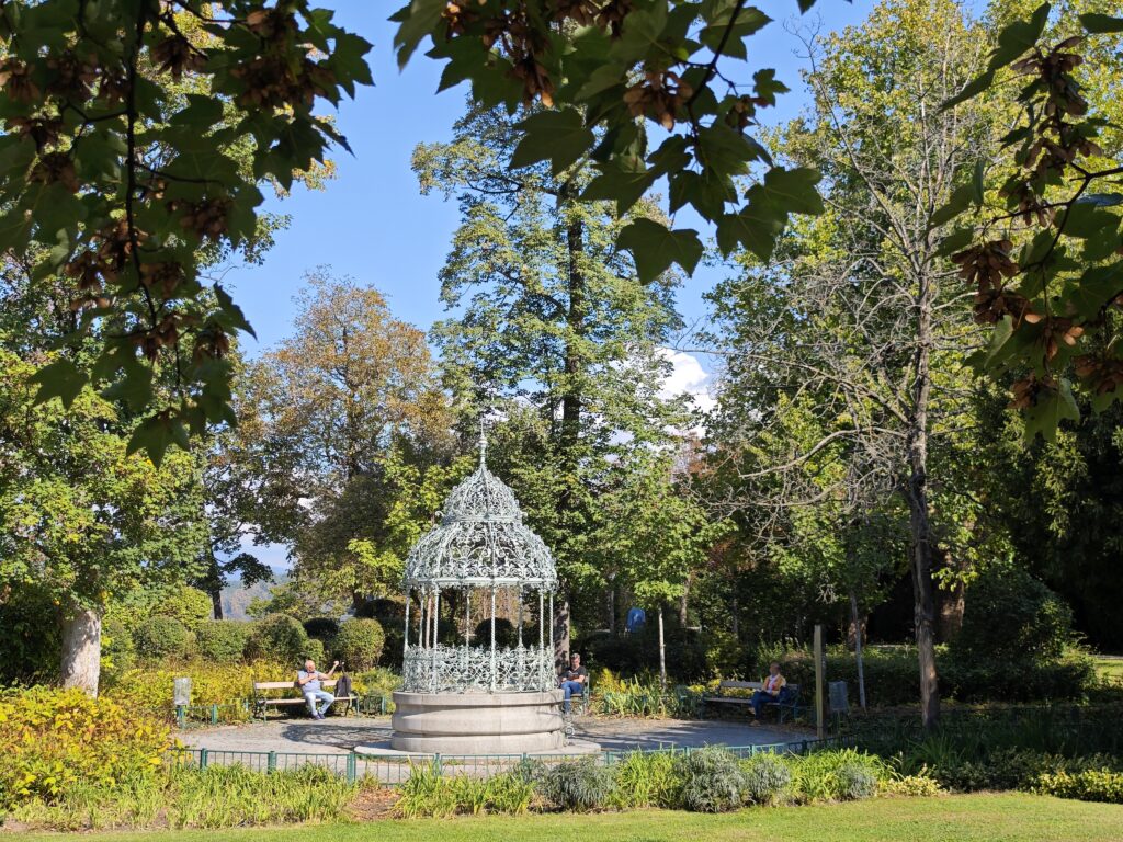 Idyllische Zisterne im Schlossbergpark